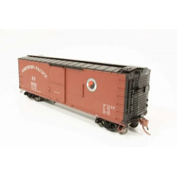 RAPIDO 130017 - NORTHERN PACIFIC DOUBLE SHEATHED BOXCAR - 1945 SMALL MONAD VERSION
